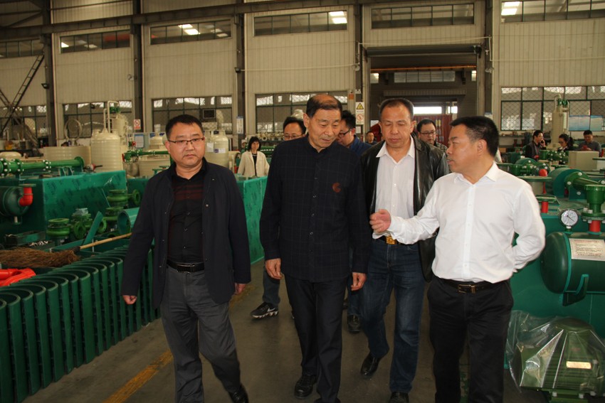 杭州新安江工業(yè)泵-市常務副市長俞偉等市領(lǐng)導一行來公司走訪調(diào)研 (1)